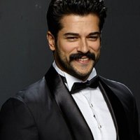 Burak Özçvit Kimdir? Kaç Yaşında, Boyu, Vikipedi, Biyografisi